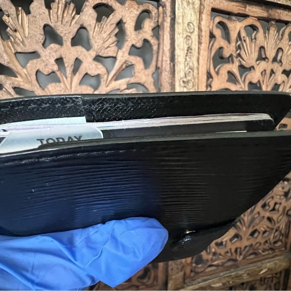 🔥 Authentic Louis Vuitton Black Epi PM Agenda Passport Holder - Picture 14 of 16